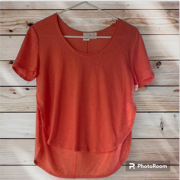 Melrose and Market Tops - Melrose‎ and Market Dolphin Hem, Scoop-neck Short Sleeve T-Shirt M Coral …